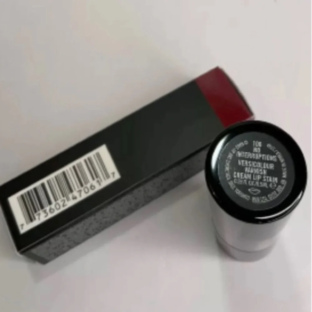MAC Versicolour Varnish Cream Lip Stain in No Interruptions. .28‎ fl oz NIB